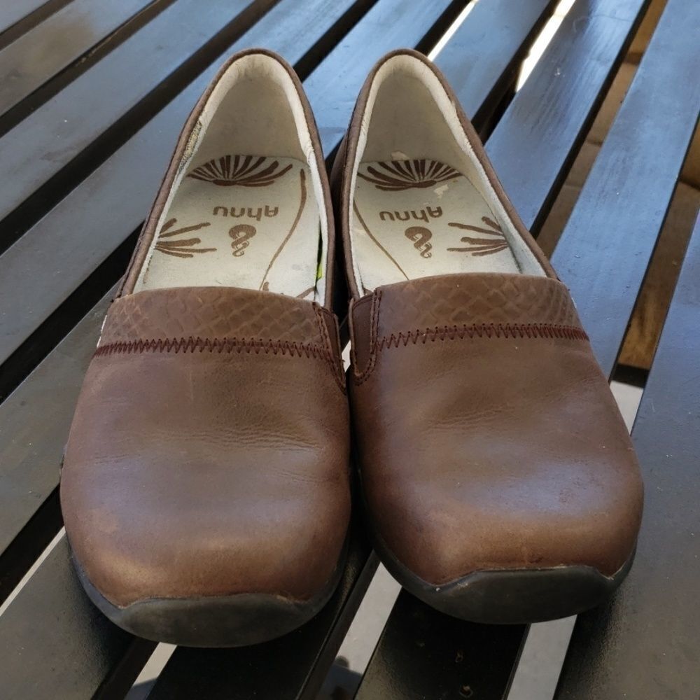 Ahnu brown leather slip on size 6.5shoes‎